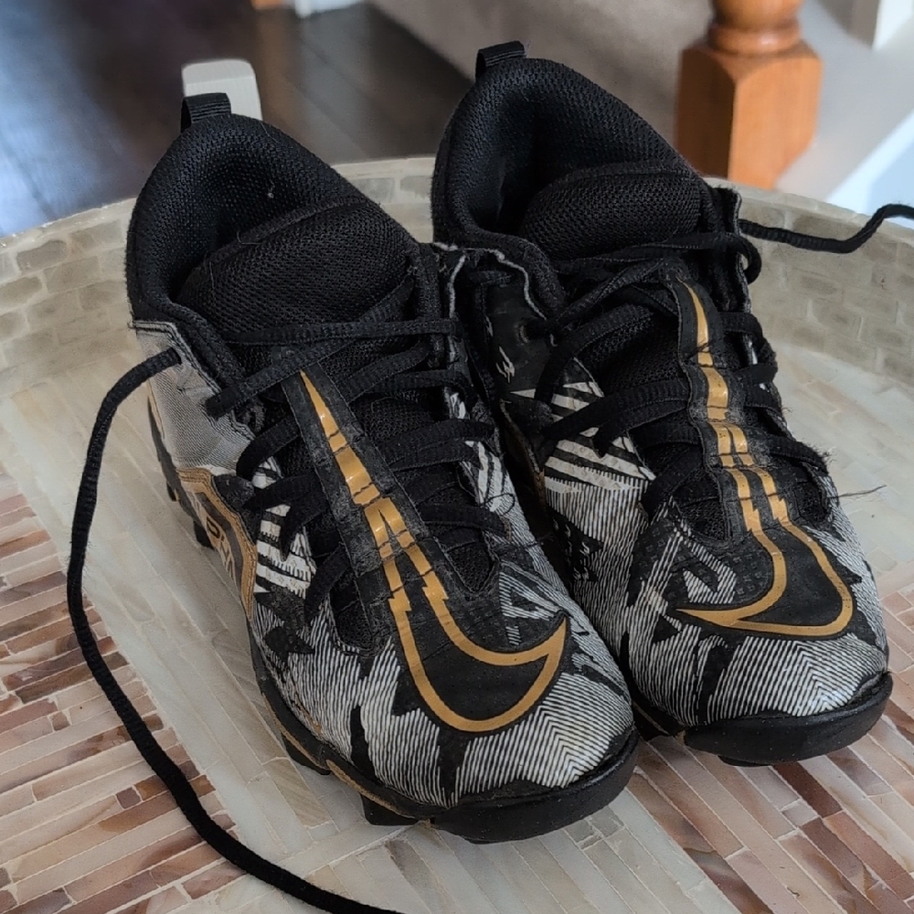 Kids Nike Black and Gold Patterned Soccer Cleats